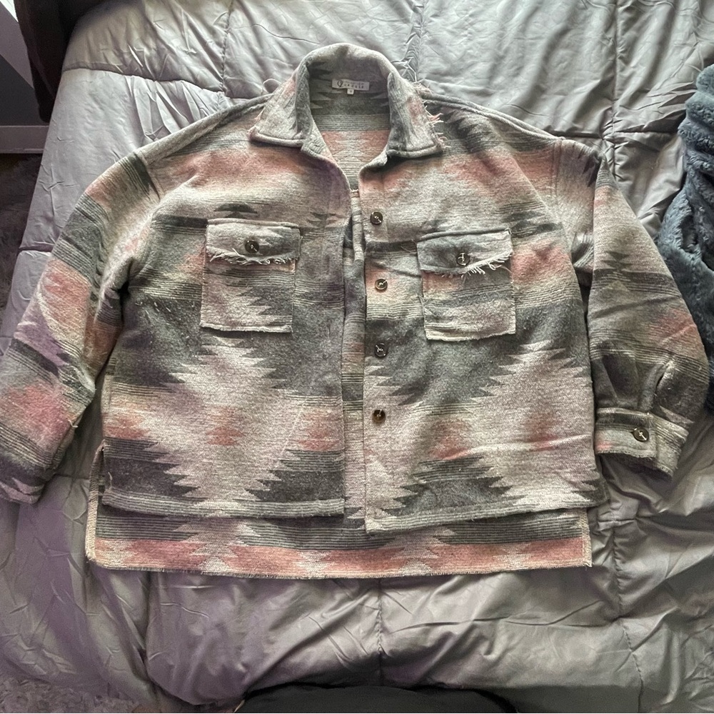 Cezele Women’s Gray and Pink Patterned Shacket